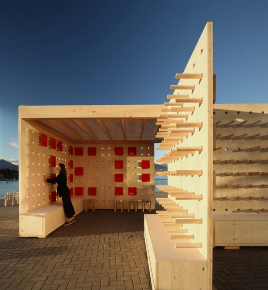 Pause，停在温哥华的街头 / DBR | Design Build Research - 小尺度项目