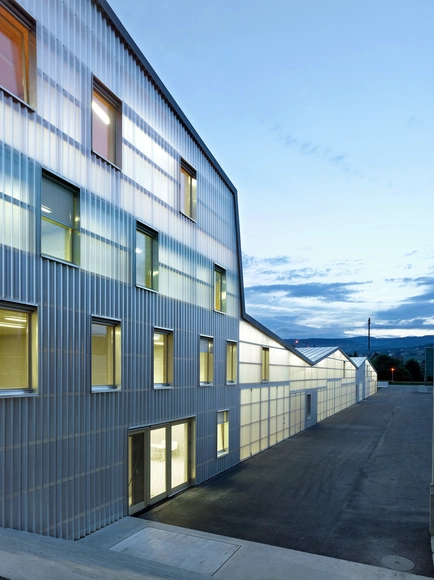 Multifunctional Building and Infrastructure / bunq architectes - Industrial Architecture, Facade