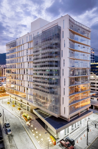 Titanium Plaza  / RVC Arquitectos - Edificio De Oficinas, Fachada, Urbano