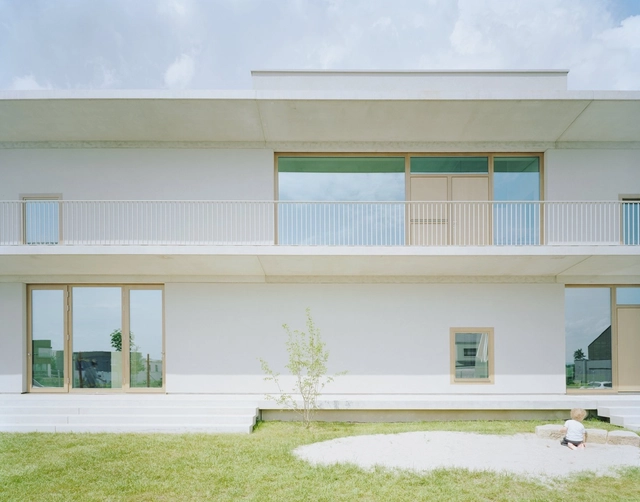 纯净的幼儿园给儿童一个纯白的的梦 / Simon Freie Architekten BDA - 幼儿园