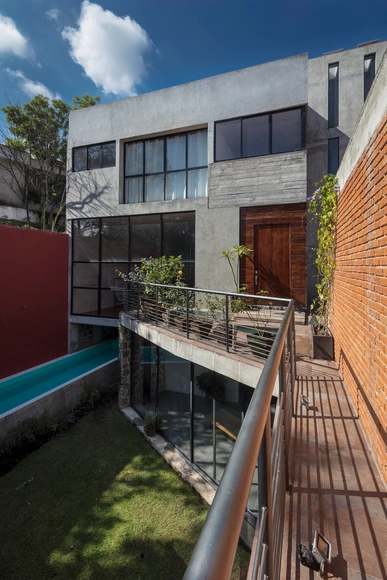 Casa Risco / Estefanía Barrios y Silvana Barrios - Casas
