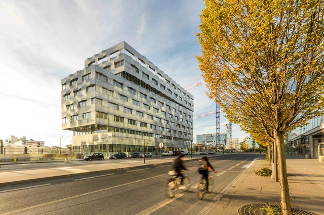 将建筑编织在城市中——巴黎A11街区办公楼 / Atelier d’Architecture Brenac-Gonzalez - 公共机构设施