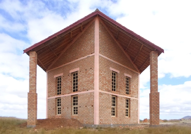 FC Advan教育中心，搭建在山坡上的学校 / Nele Dechmann Architektur - 中小学校