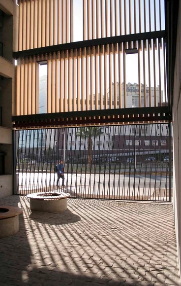 Edificio CONSORCIO Antofagasta / +arquitectos - Edificios Institucionales, Cierros, Fachada, Barandas, Pilares