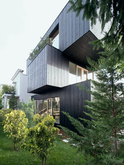 3SHOEBOX House / OFIS Architects - Renovation, Garden, Facade