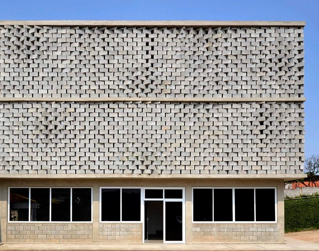CoBLOgó / SUBdV - Edifícios Institucionais, Fachada, Porta