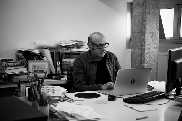 Carlos Quintáns: 'Hay demasiados magníficos arquitectos que lo están pasando fatal' - Imagen Principal