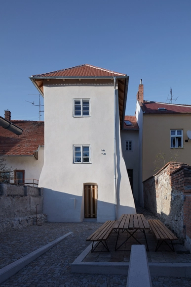 Štajnhaus / ORA - Renovación