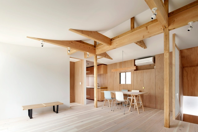 House for 4 Generations / tomomi kito architect & associates - Coliving, Bedroom, Beam, Facade, Chair, Table