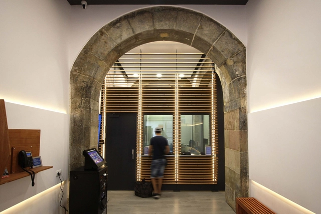 Tienda Currency Exchange Las Ramblas / Massimo Mirtolini - Tienda