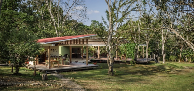Canopy Camp Darien / Diego J. Cambefort S. y Diana V. Bernal C. - Casas, Puerta