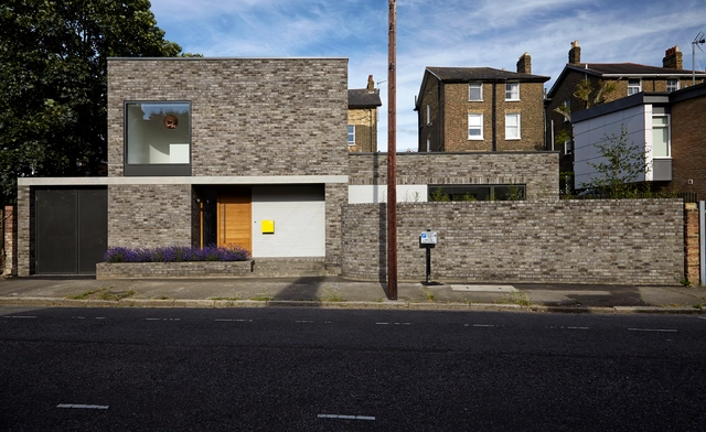 绕院而成，拾级而上 ——英国刘易舍姆49号住宅 / 31/44 Architects - 独立住宅
