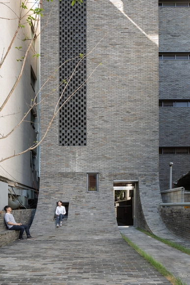 完全敞开，将汉江美景一丝不落的收入眼底 / B.U.S Architecture - 办公设施