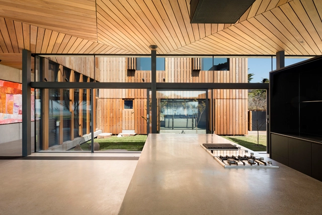 Sorrento Beach House / AM Architecture - Houses, Courtyard, Facade, Beam