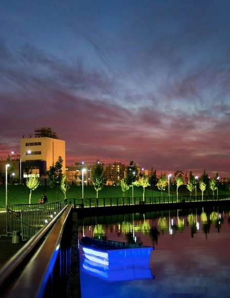 Iluminación del Parque Fluvial Renato Poblete ofrece una experiencia completamente nueva del Río Mapocho - Iluminacion