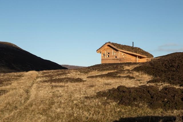 形隐与山，状显于光，世外桃源居所——Culardoch Shieling / Moxon Architects - 小尺度项目