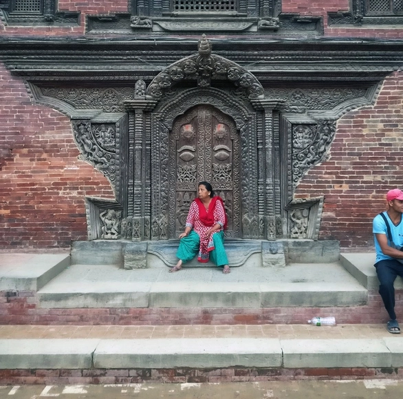 "Doors of Kathmandu" registra os espaços de socialização da capital do Nepal - Imagem de Destaque