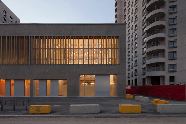 留有鲜花市场的余香的体育馆 Flower Market / Atelier Didier Dalmas - 市场