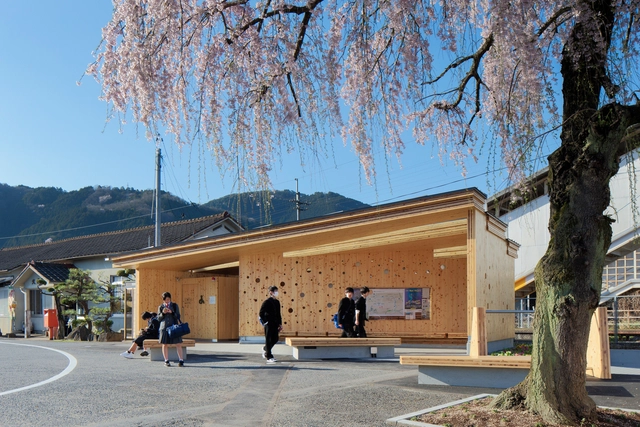 "KITERASU" Edificio modelo en CLT en la estación Kuse / ofa - Edificios Públicos