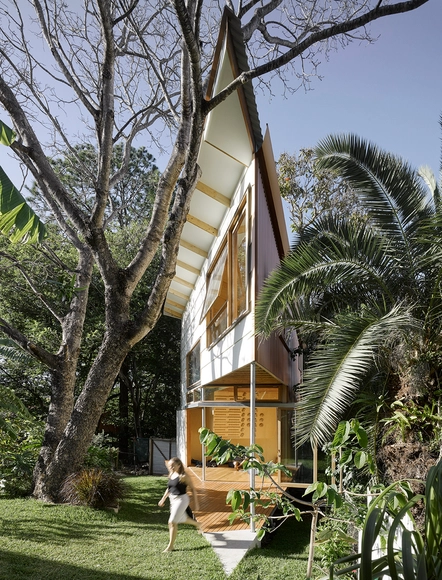 Casa en el árbol Taringa / Phorm architecture + design - Casas