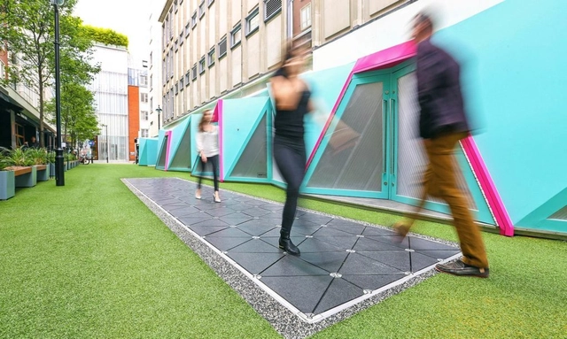 Primeira "smart street" do mundo transforma os passos dos pedestres em energia - Imagem de Destaque