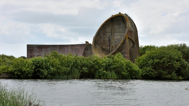 O que são as enormes conchas de concreto na costa britânica? - Imagem de Destaque
