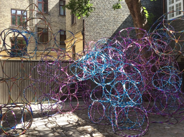 Yona Friedman's "People's Architecture" Inhabits Space Using Hula Hoops - Featured Image