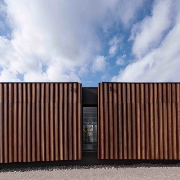 Hospital Veterinario Wallan  / Crosshatch - Clínica Veterinaria