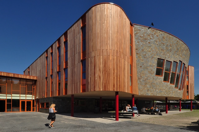 天然材料的自然结合 Markenhage 学校 / Natrufied Architecture - 加建项目