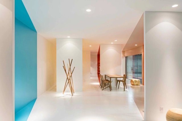 Loja COR  / BLOCO Arquitetos - Mercado, Pilar, Porta, Mesa, Cadeira