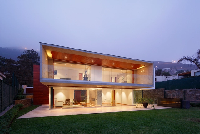 Casa en la Cima / Metrópolis Oficina de Arquitectura   - Casas