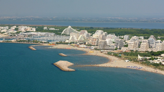 当建筑与旅游业相遇：拉格朗德默特的海滨金字塔 - 主图