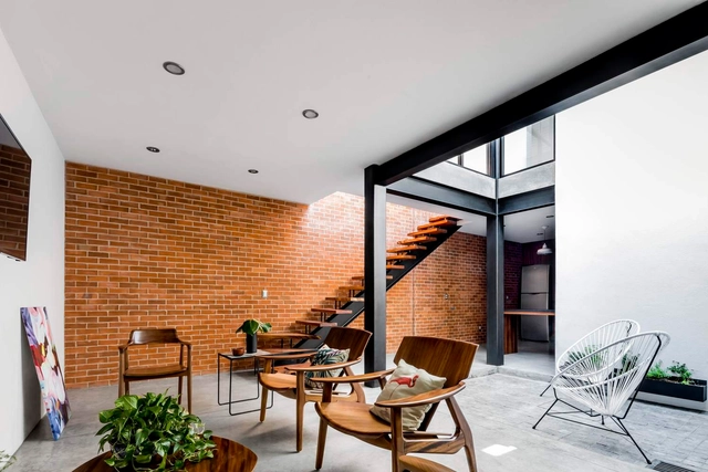 Casa FORASTE / uno más uno - Casas, Mesas, Sillas