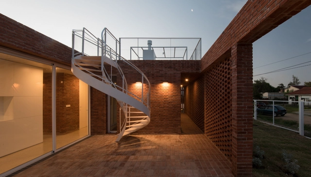 Residência 'ARQ RIFA G’2010' / Emilio Garateguy + Ignacio Trecca - Casas