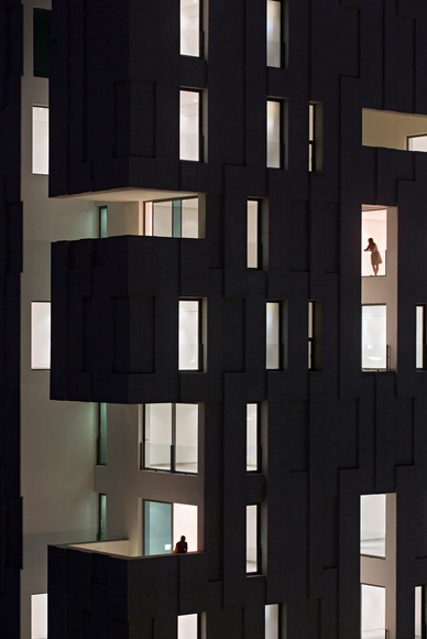 居住在微风中，生活在云里：风塔 / AGi Architects - 公寓