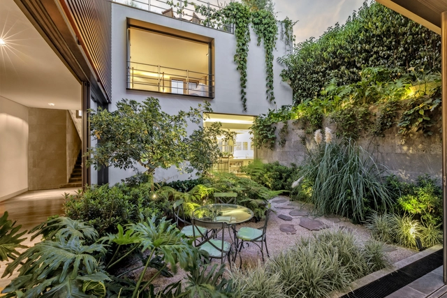 Casa CSF / López Duplan Arquitectos - Casas, Jardín, Fachada, Sillas, Mesas