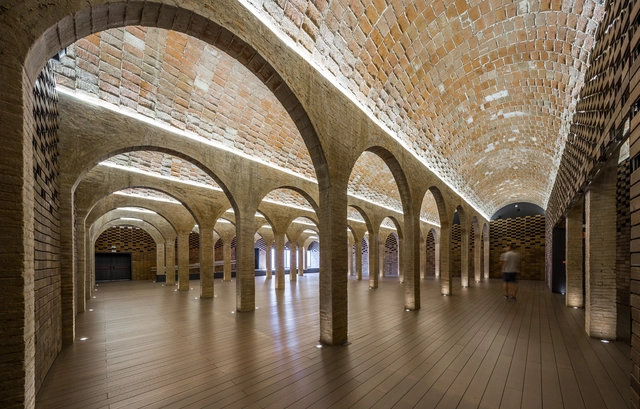 Rei Martí 地下水库，城市文化新体验  / ARCHIKUBIK + Enllaç arquitectònic Arc-Roig - 更新项目