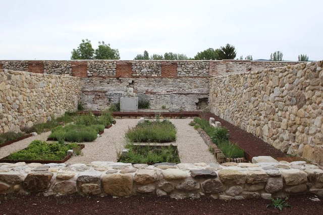 Rehabilitación en el Monasterio de El Paular / BAB ARQUITECTOS - Edificios Relogiosos, Jardín, Fachada