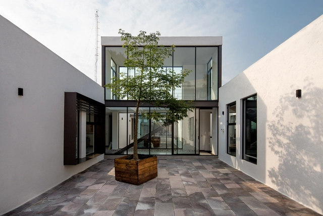 AG Consultores  / Dionne Arquitectos - Renovación, Patio interior, Fachada