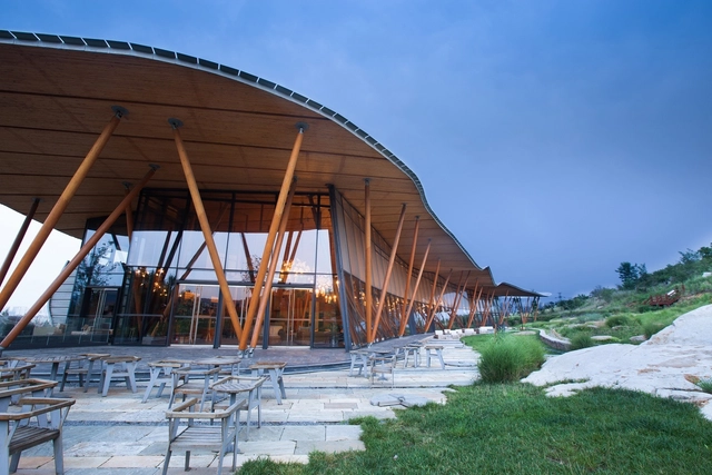 Centro de Visitantes de Vance Tsing Tao Pearl Hill / Bohlin Cywinski Jackson - Centro De Visitantes