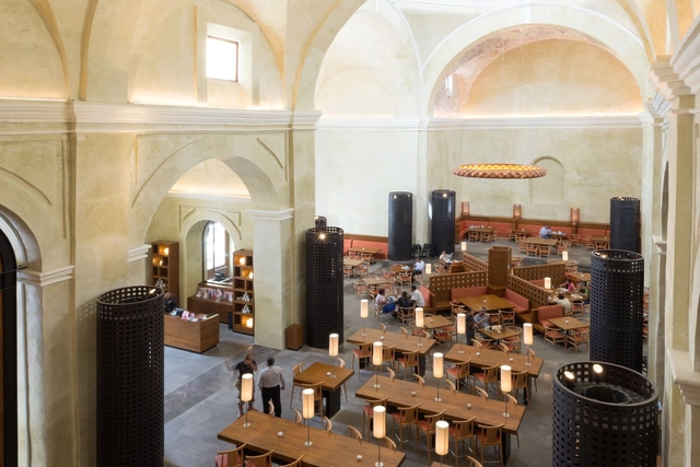 Restaurante TOKS Veracruz / LEGORRETA - Restaurant, Arco, Arcada, Pilares