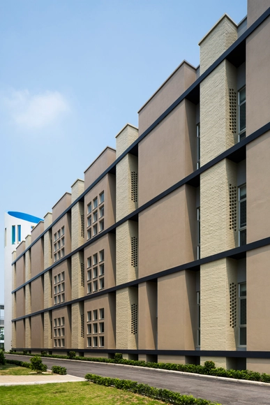 Brick Passive Designed University / TAISEI DESIGN Planners Architects & Engineers - University, Facade