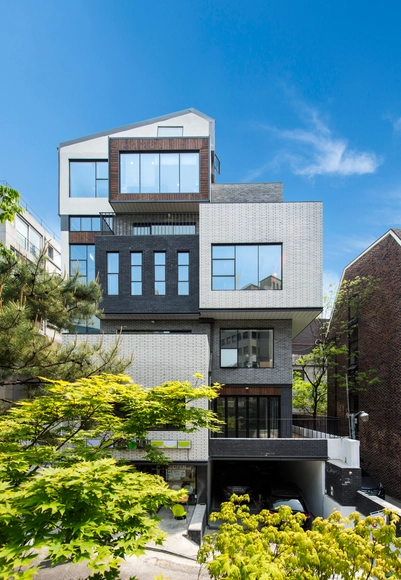 Brick Cubes / Design Guild - Refurbishment, Garden, Facade