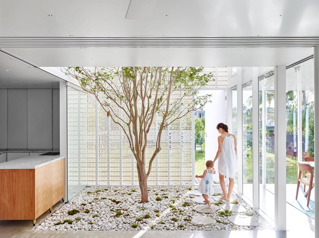 Casa Avenida Naranga  / James Russell Architect - Casas