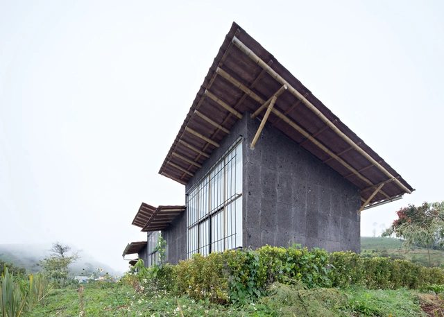 Centro de producción de orgánicos Chilsec / Proyecto Cafeína - Patrimonio, Fachada