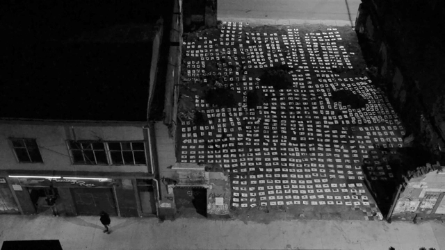 Ejercicios impermanentes interviene artísticamente sitios eriazos de Valparaíso para 'desmontar la continuidad de las cosas' - Arte Y Arquitectura