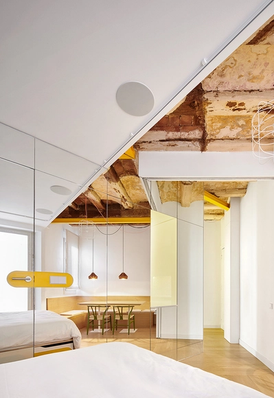 PISO PARLAMENT19 / Miel Arquitectos + STUDIO P10 - Apartamentos, Cocina, Fijación Vigas, Fachada, Arco, Pilares, Mesas, Sillas