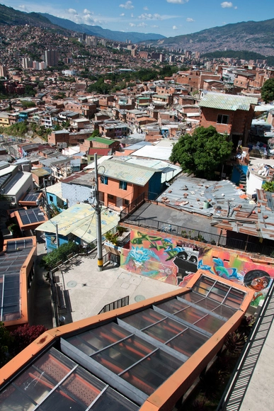 Todo gran espacio público debe ser espacio para el público pequeño - Imagen Principal