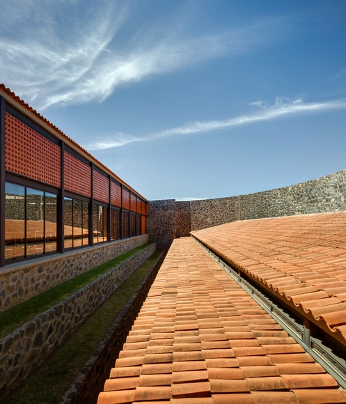 Juzgados Oral-Penal en Pátzcuaro / Taller de Arquitectura Mauricio Rocha + Gabriela Carrillo - Tribunales Y Juzgados, Fachada, Cierros, Barandas