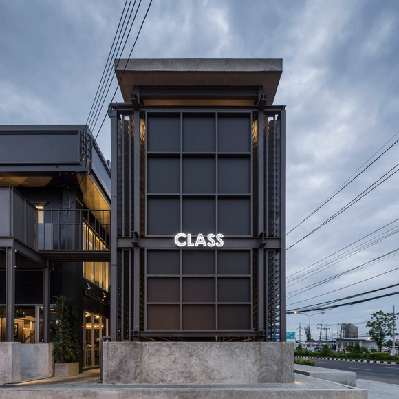 建筑如咖啡，暗黑立面却飘散沁人的暖光 CLASS Cafe Buriram / Sake Architects - 咖啡馆